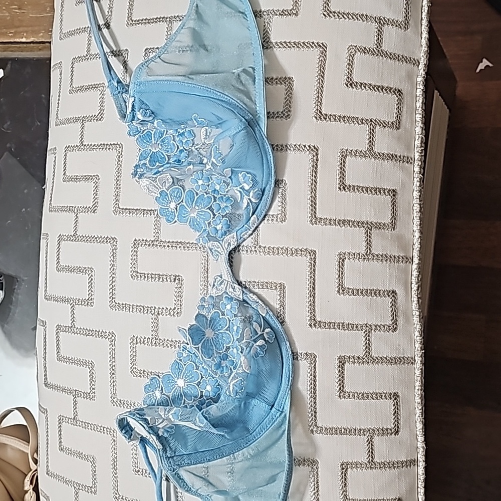 Victoria's secret Angels. Size 36B unlined demi. Flowered lace baby blue bra
